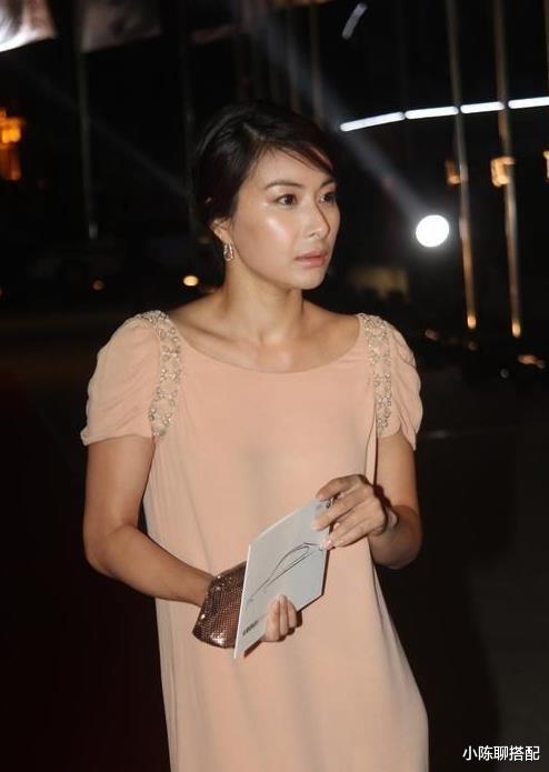 小陈聊搭配|三代跳水女神同台“比心”,郭晶晶气质优雅如初,这就是冠军气场