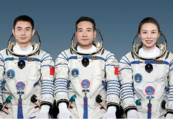 神十三在轨6个月,航天员不能洗澡洗衣服?一般人真坚持不下来