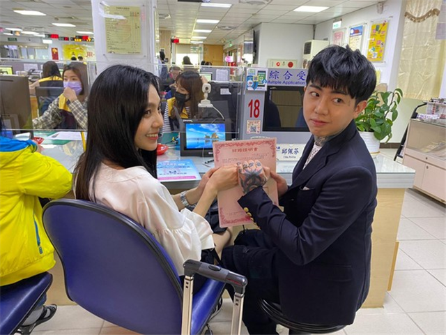 谢和弦|国内男星出轨吸毒后离婚，今日再婚高调晒出与新欢领结婚证照片