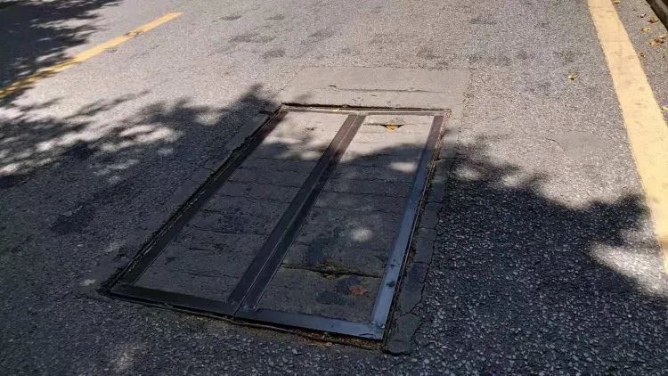 |西河两大楼盘出入必经之路: 狭窄毛病又多, 周边居民意见大!