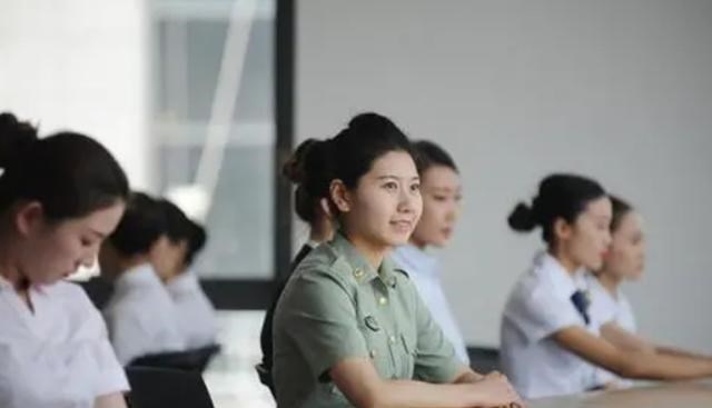 客服|军队文职出现“冷场”？月薪高达9000，依旧有8258个岗位无人报考