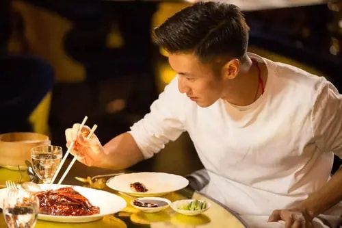 黄子韬|5位拥有“神技能”的明星，徐锦江一幅画卖80万，黄子韬多才多艺