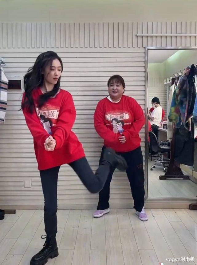 张小斐|张小斐和贾玲跳舞，却忘开十级美颜特效，看到身材对比，我懵了