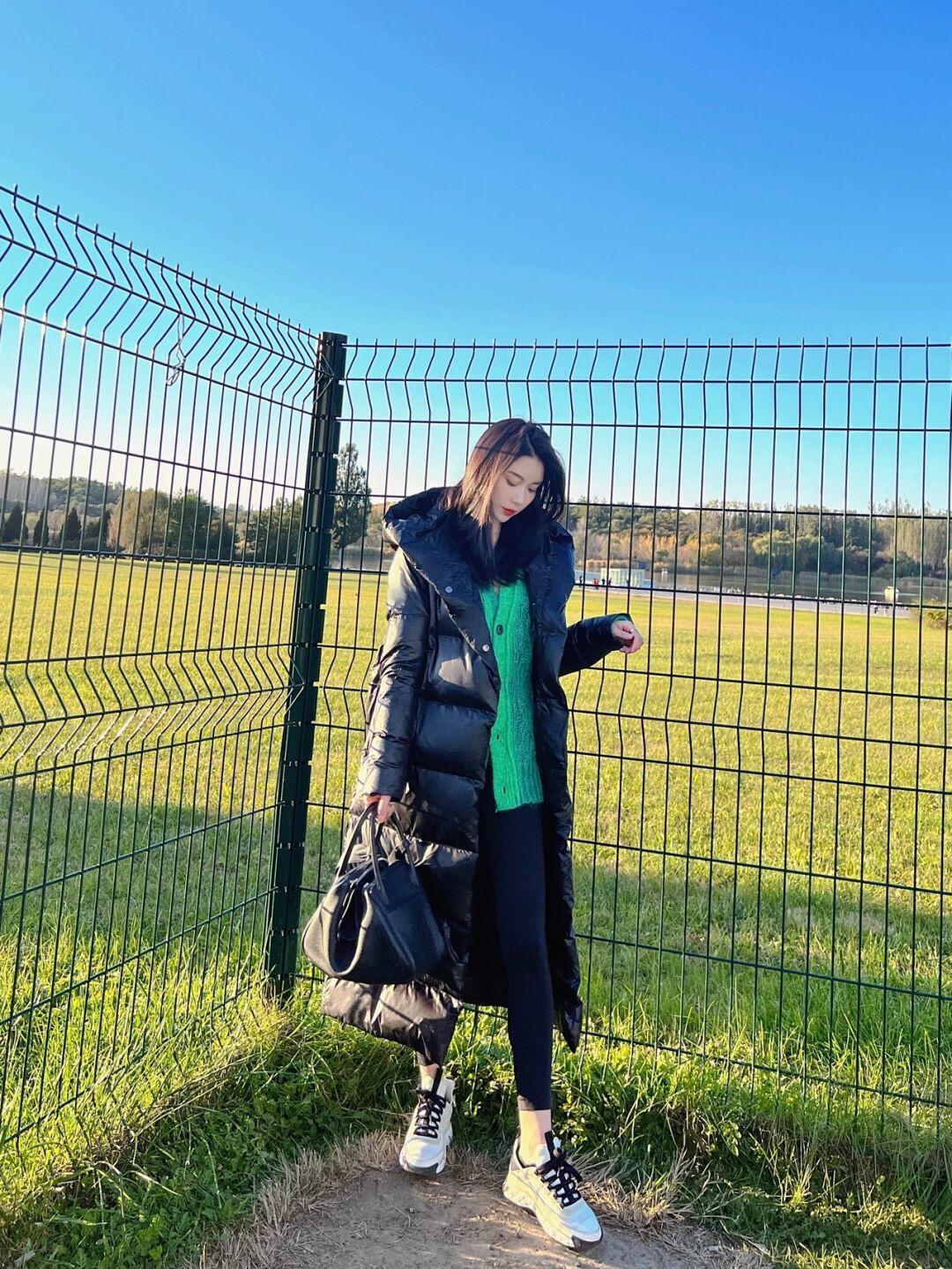 何有强 冬天的第一件“羽绒服”怎么选?有这4款就够了,百搭洋气又保暖