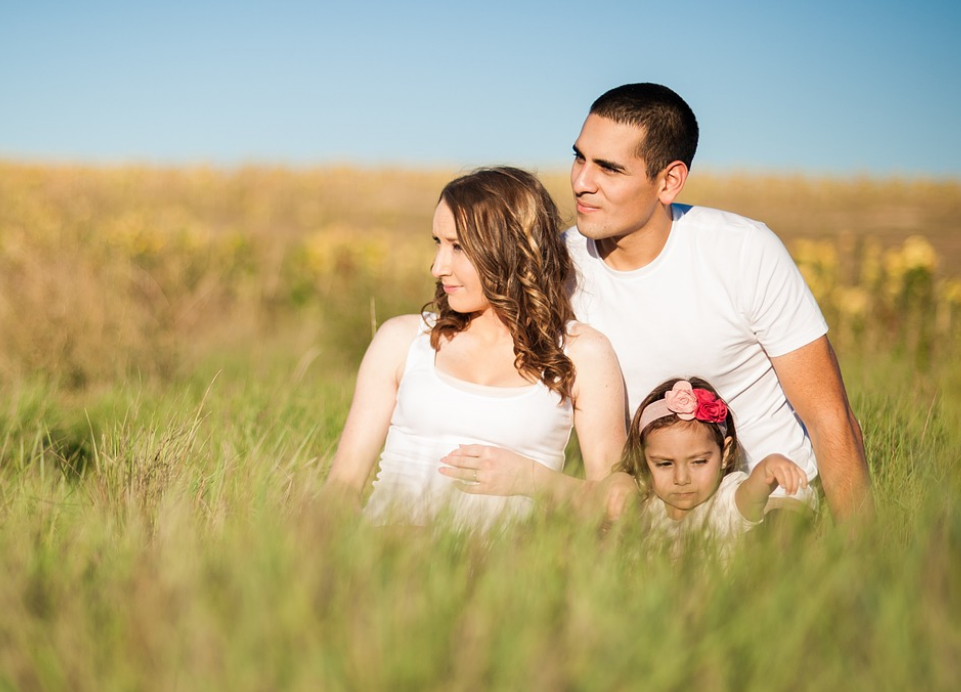 兜妈爱叨叨|老公月收入多少，女人才敢做全职妈妈？听听她们的现身说法