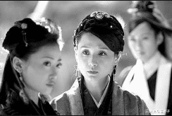 三姨太在买裙子 没想到那个敢绿张雨绮的王全安，前女友竟是《战狼》中的她？