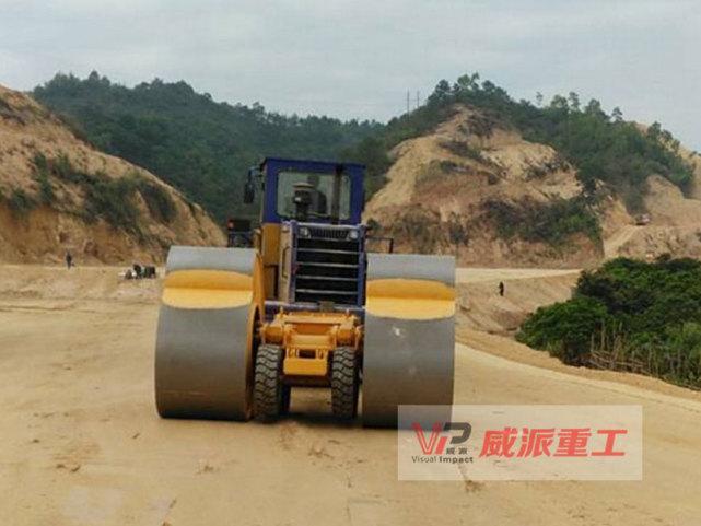 装载机拉的冲击碾压机碾压施工速度是多少？