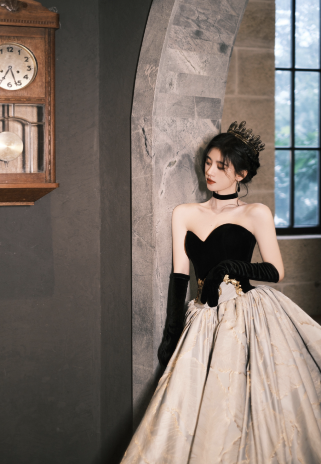 鞠婧祎|鞠婧祎晒湿发氛围照，如出水芙蓉戏鸳鸯，好一副撩人姿态