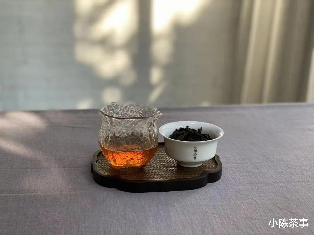 白茶|都是老茶，老白茶、老普洱贵如金，凭什么就陈年岩茶滞销堆积？