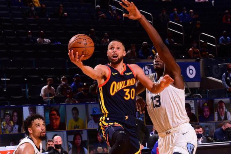 斯蒂芬·庫里|MVP候選人無緣季后賽！庫里遭受巨大質(zhì)疑，球迷提到威少和利拉德