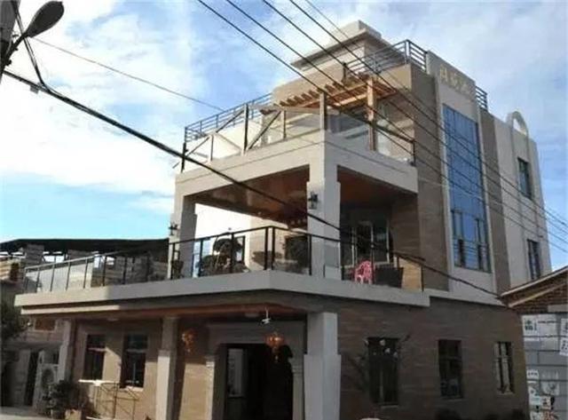 |江西一海归，回乡花120万建豪华别墅，路人都忍不住拿手机来拍照