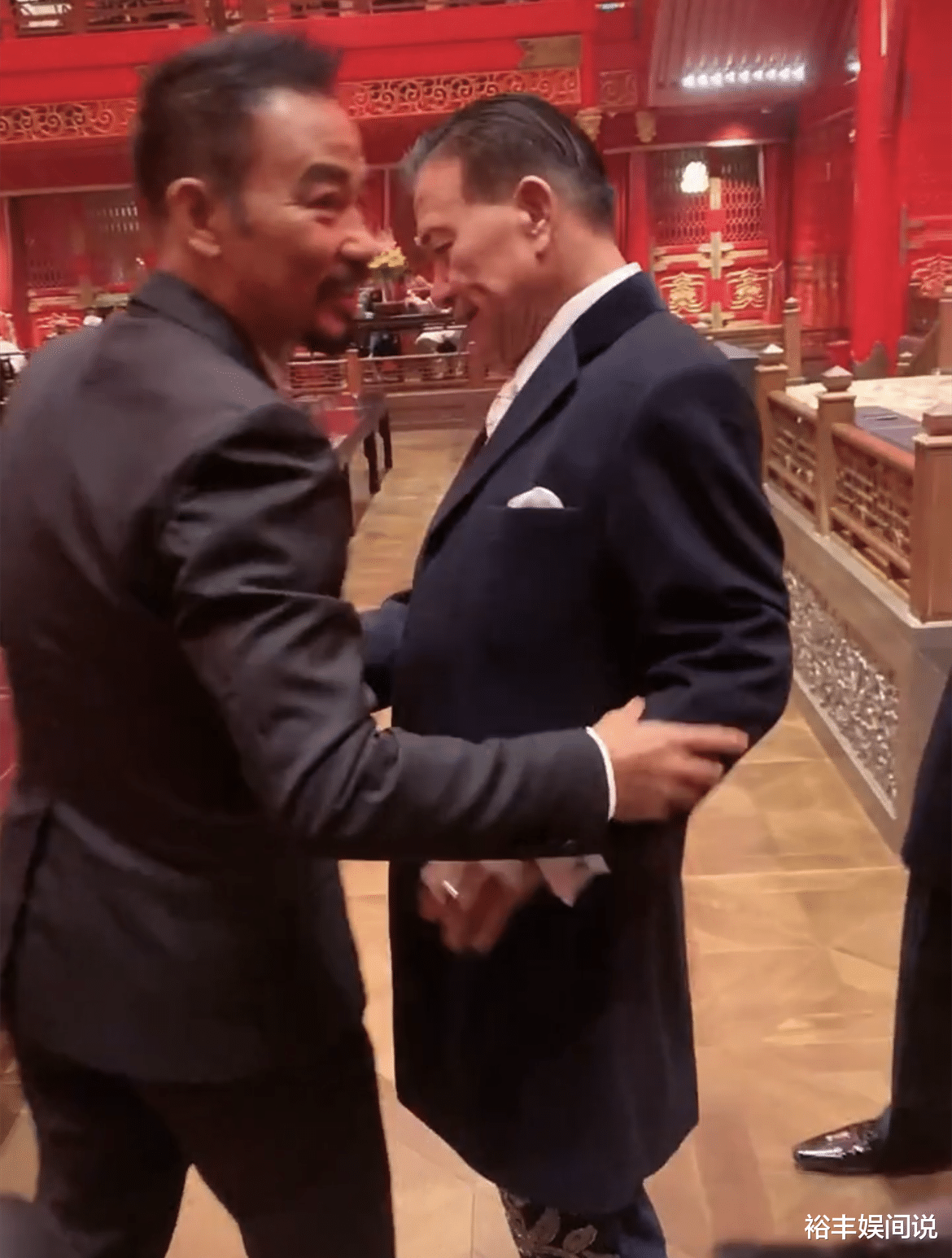 万梓良|两任“蒋先生”福州相聚，相差两岁差距大，64岁万梓良老态明显