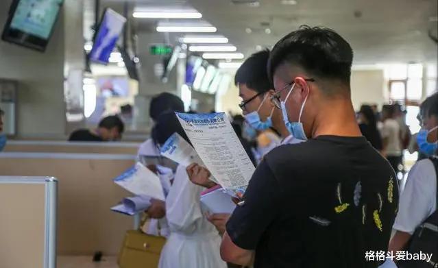 大学|“抱歉，我们只看第一学历！您请回吧”，学生：硕士博士白读了？