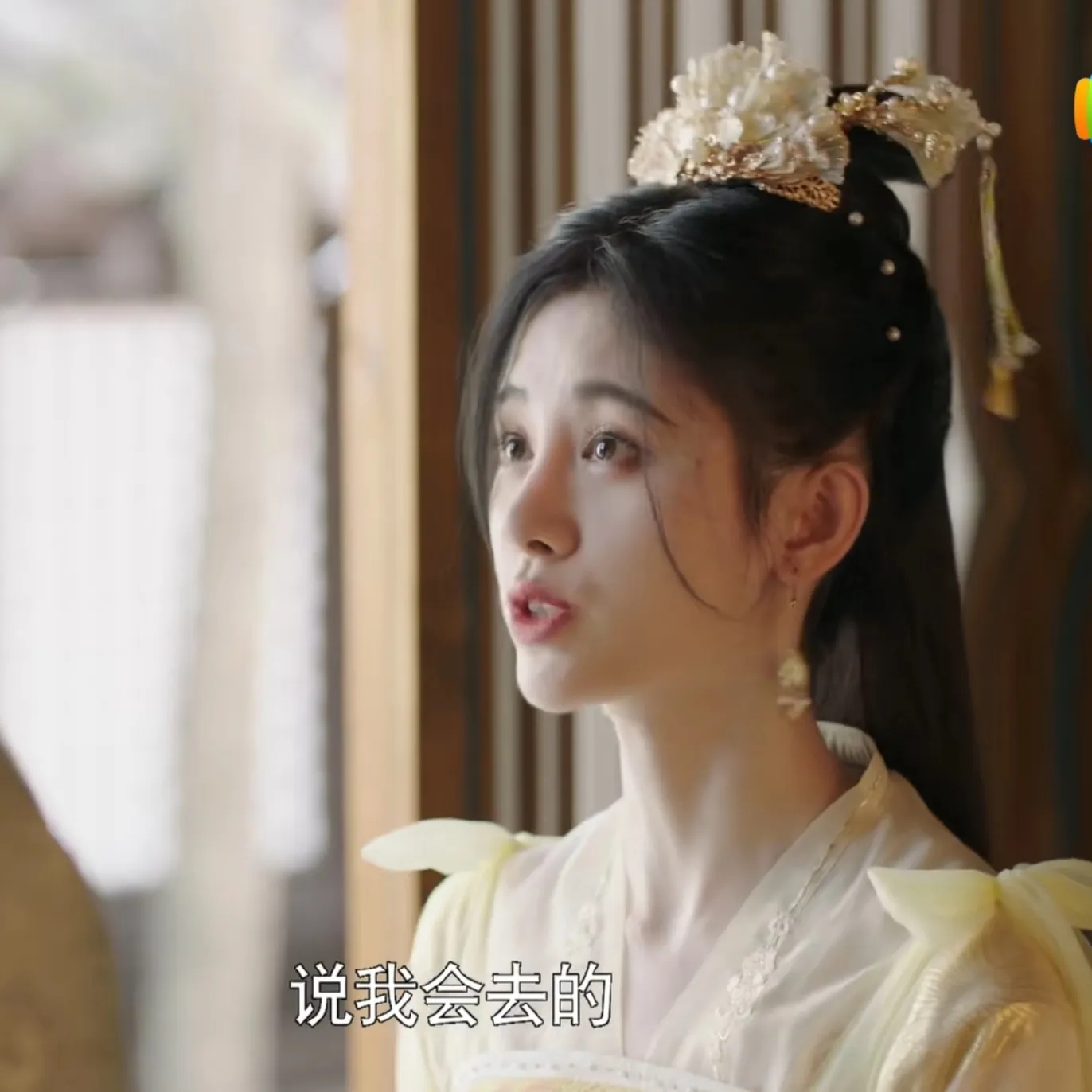 鞠婧祎|鞠婧祎古装垫肩被网友发现：看来不只有半永久妆还有半永久肩
