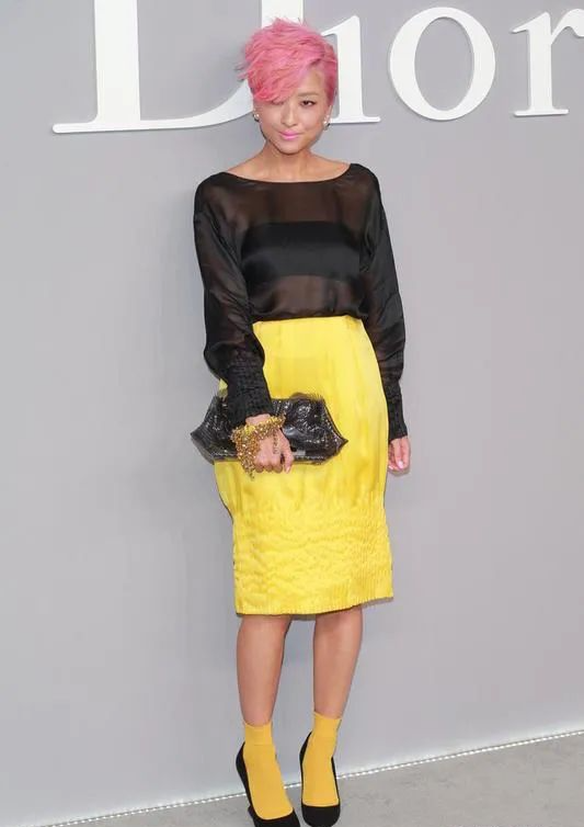 王菲|艳压内娱女星10多年的她，如今画风突变！网友：以前养眼现在辣眼