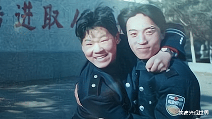 岳云鹏|身价上亿的岳云鹏，送5位姐姐车子房子，为何亲弟弟却在农村种地？