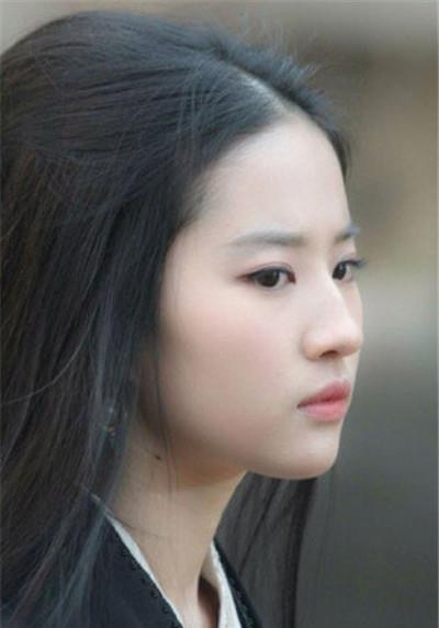 刘亦菲|本以为刘亦菲不适合演清宫剧，看到她穿“甄嬛装”的那一刻，心动了