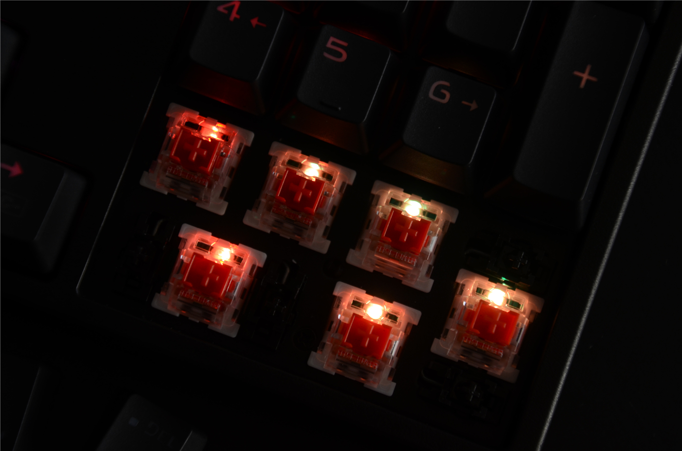 |可换轴+RGB+多媒体键来搅局,超频三GI801机械键盘DIY挺好玩