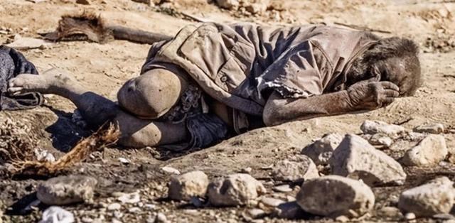 吉尼斯世界纪录|吉尼斯纪录保持者哈吉：60年没洗过澡，全身像裹了层铠甲一样