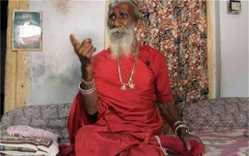 印度苦行僧敘述其78年水米未進，偷偷安裝的攝像頭，暴露背後真相-圖6