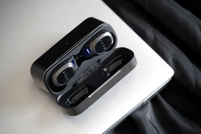 女神范时装达人 降噪耳机哪款值得入手？学生降噪耳机推荐