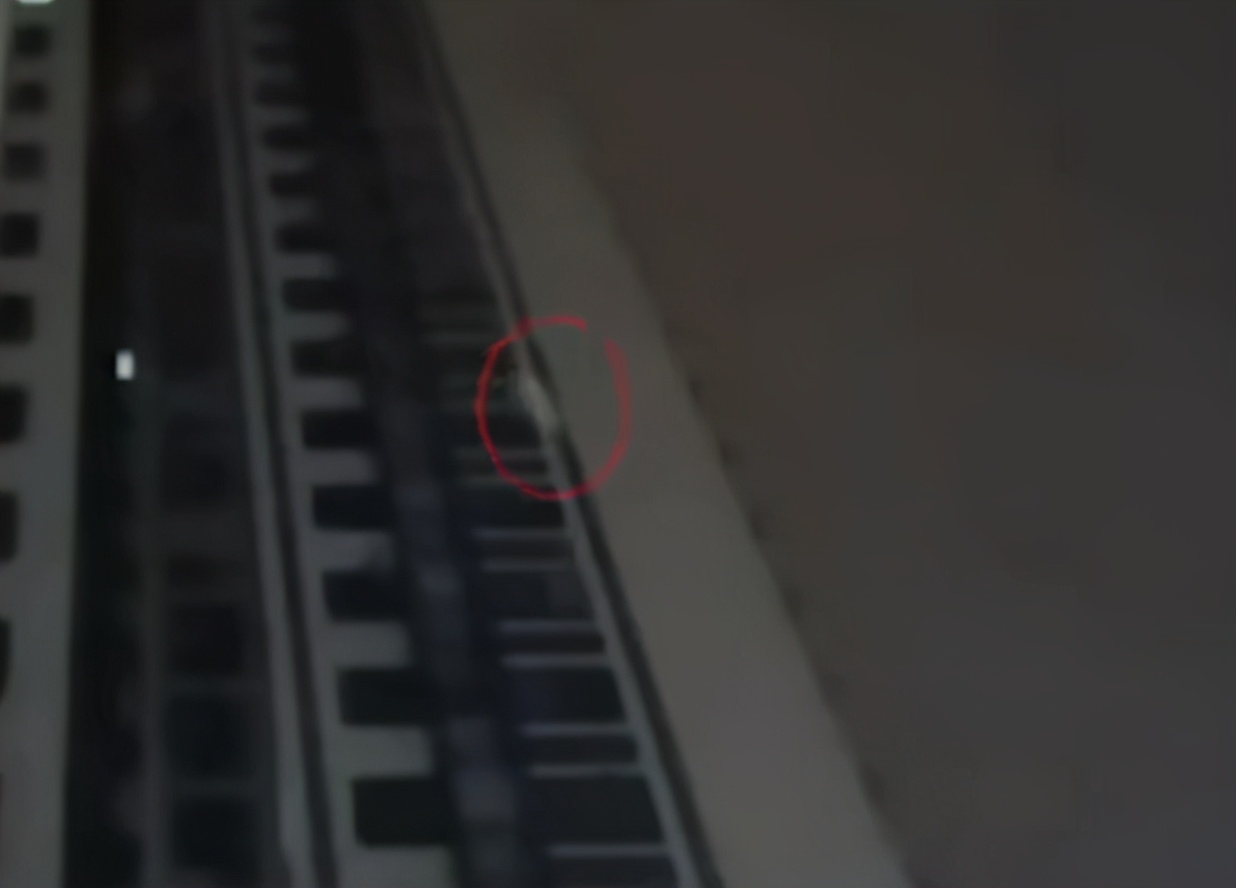 事故全球通 成都一小区有人高空扔粪便，持续一个多月，居民已多次报警