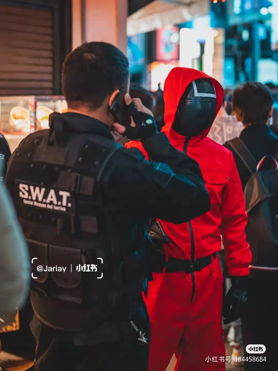 万圣节|日本万圣节不太平！男子cos“小丑”故意持刀伤人，多名女子被跟踪猥亵，当班警察：太乱了，真的累了！