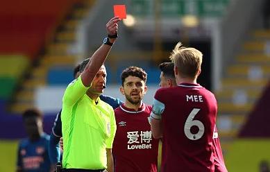 羊城派 【体坛锐评】手球犯规规则又“上新”了，有一隐蔽问题值得重视