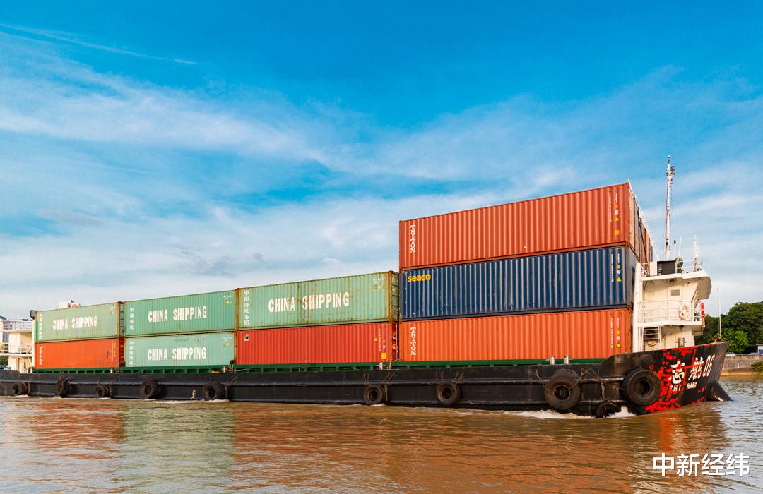 中新经纬 疯狂的集装箱：有航线一年涨价近10倍，黄牛加价3000美金代抢舱位