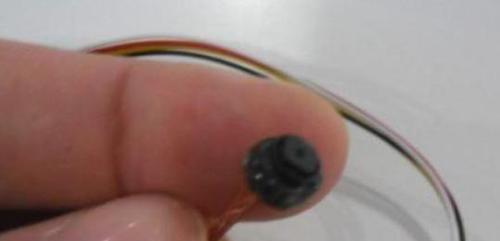 舜网 女子在旅馆洗澡，突然发现喷头不对劲，好奇的拿下来结果却让人大吃一惊