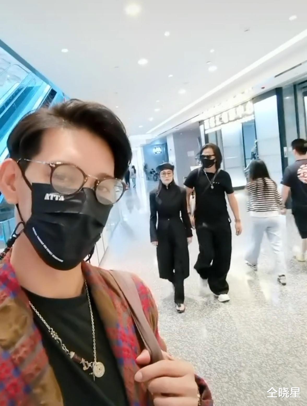 张敏|张敏时隔10年复出，与小17岁蒲巴甲搭档似姐弟，皮肤白皙眼神灵动