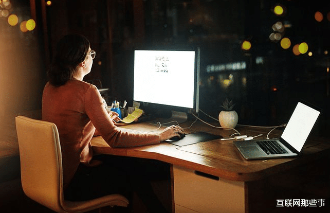 自由职业者|真相了！自由职业的年轻人，过得比996社畜还辛苦