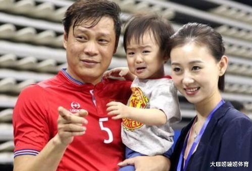 肖战|范志毅第一任空姐前妻罕见露面！女儿携富豪男友与生母聚餐，幸福