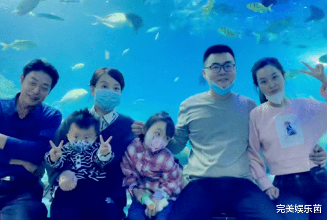 奇奇|田静更新动态，带奇奇悦悦逛街空手而归，被嘲赚大钱买不起玩具