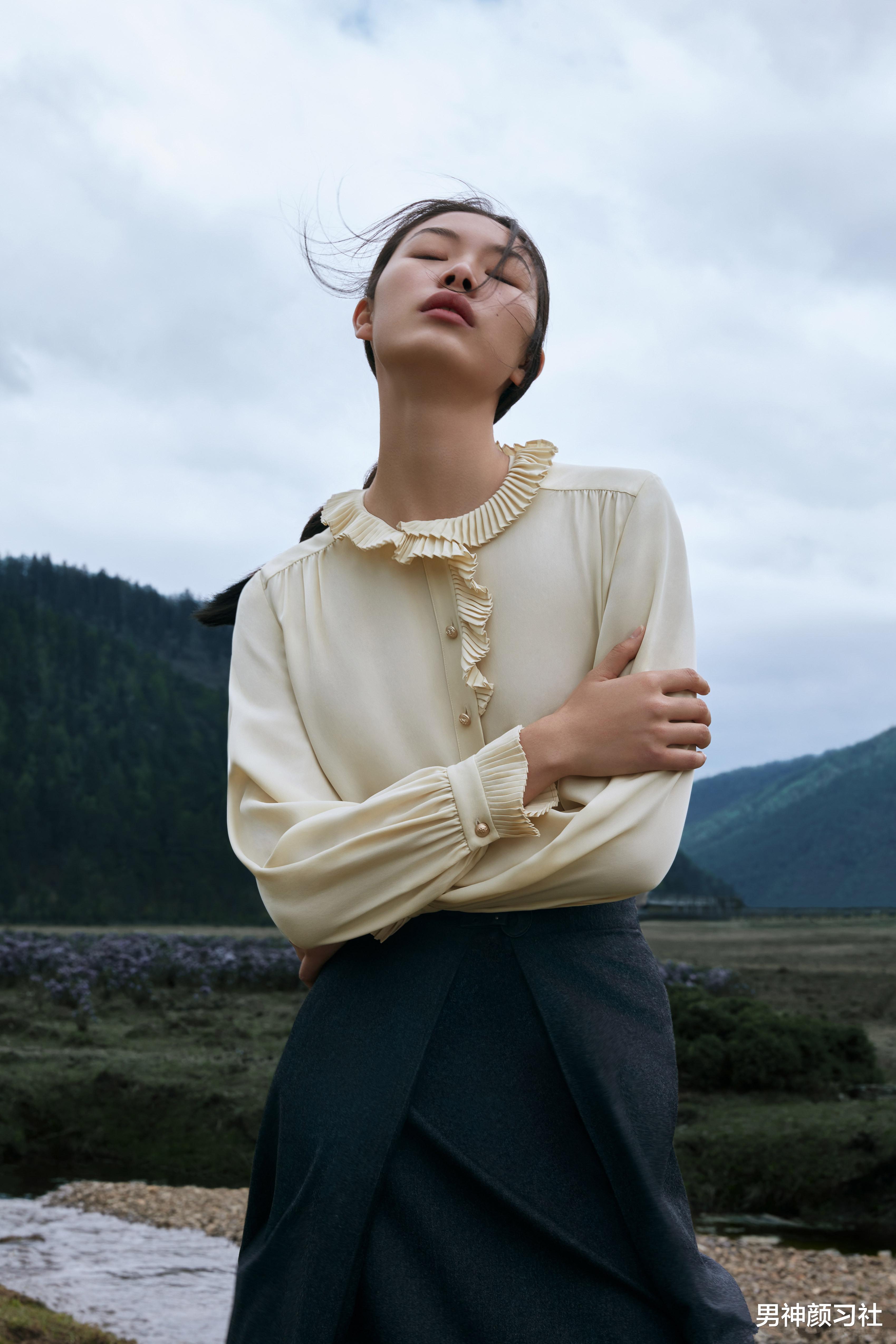 穿衣搭配|OVV穿搭讲堂：关于A CUP女生的高级感，是给衣服合理做减法