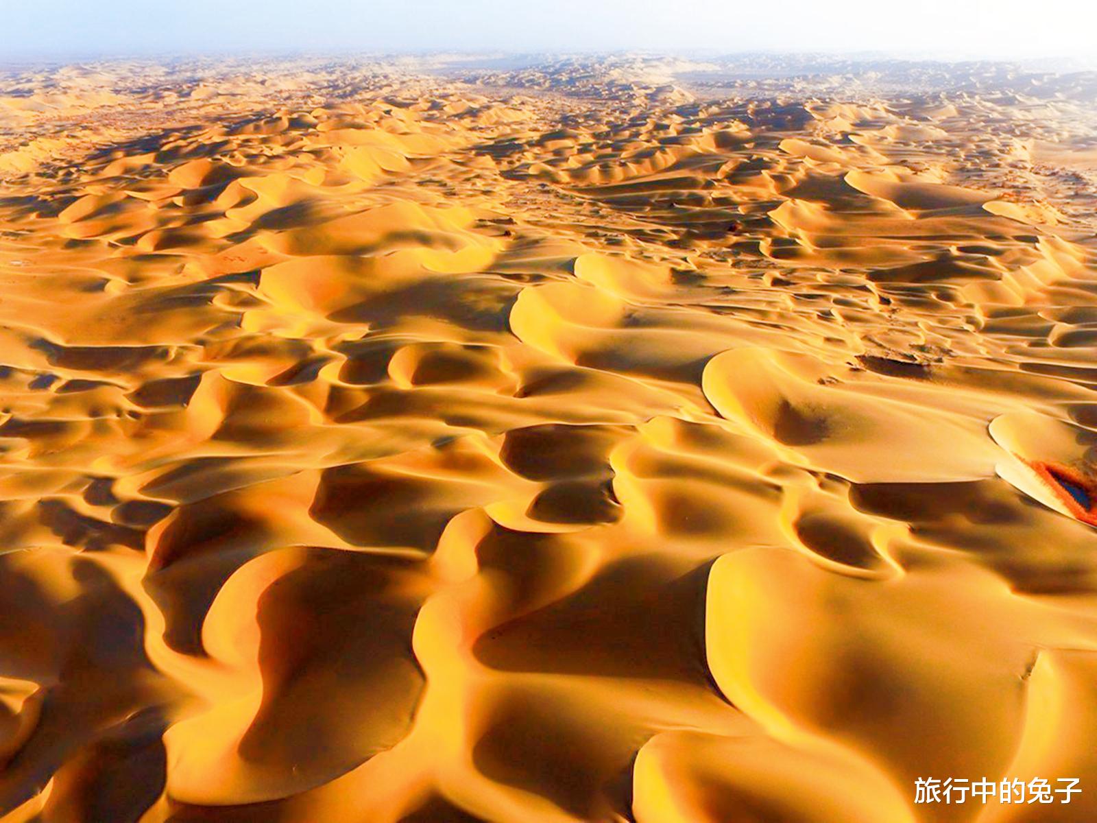 杭州 塔克拉玛干沙漠突现巨大湖泊，不毛之地“复活”了？