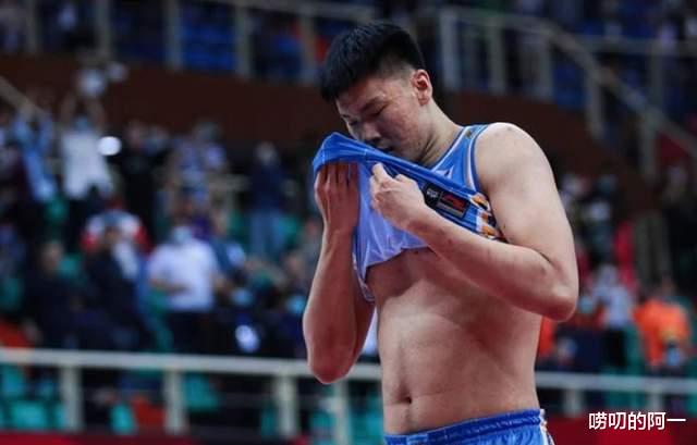 广东男篮|曝范子铭与广东啦啦队队长分手，球场情场双双失意，会后悔去年夏天的决定吗？