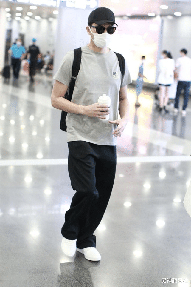 张智霖|减龄≠穿和自己格格不入的衣服，张智霖的穿衣日常学习下