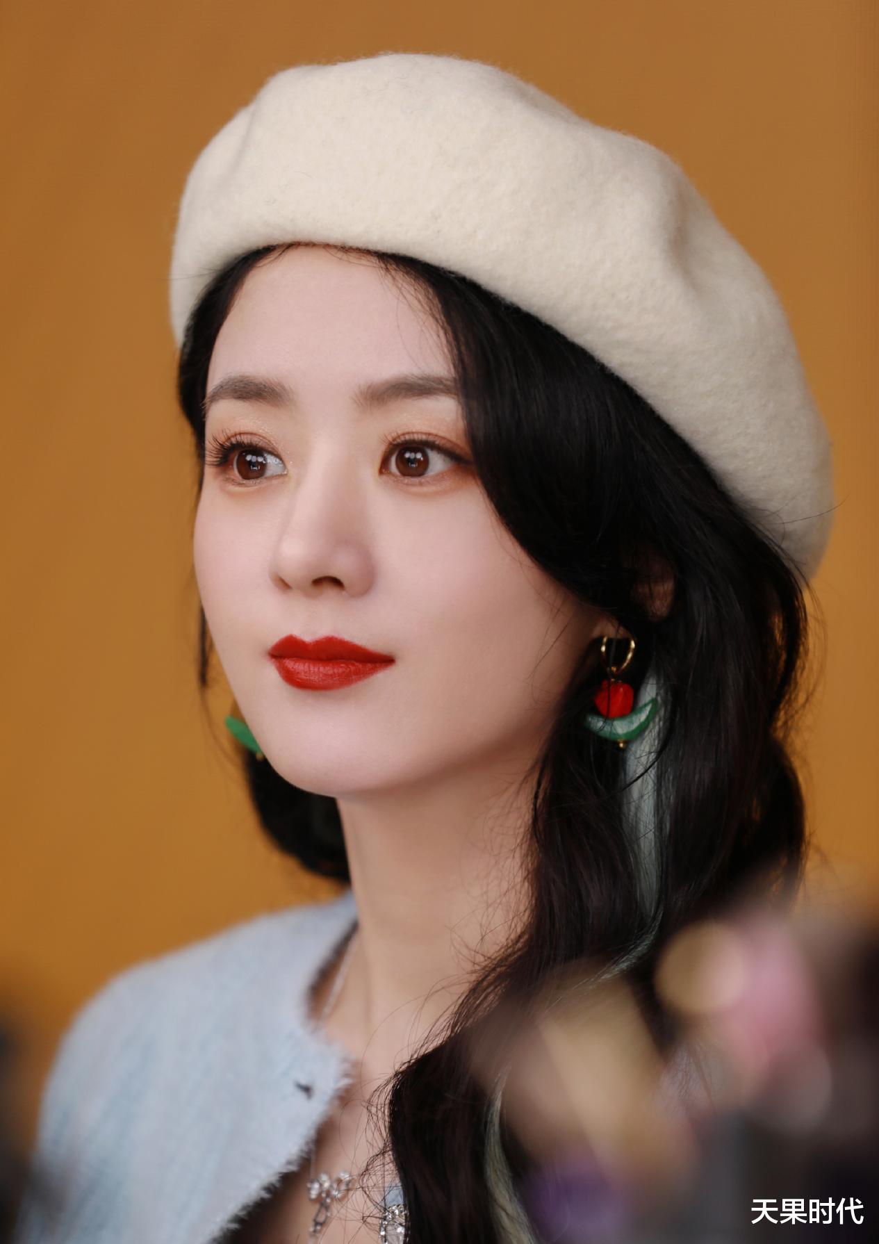 穿衣搭配|赵丽颖蓓蕾帽造型YYDS，每一帧都是海报，有种挂历女神的既视感