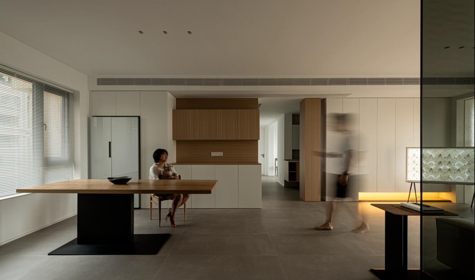 她以逆向思维改造玄关,本以为会缺少采光,最后发现我错了