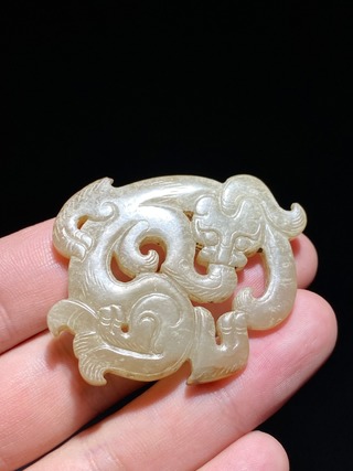 和田玉籽料|汉 和田玉籽料 灰皮 螭龙纹 玉珮