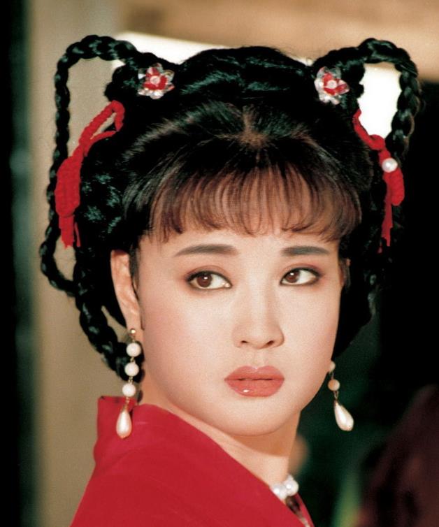 周迅|大龄扮嫩的6个成功例子，刘晓庆39岁演少女，周迅36岁仍天真懵懂