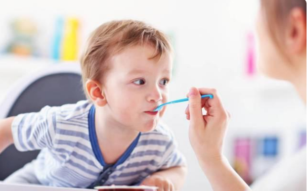 尹汪栎的小世界|宝宝满一周岁后，家长的喂养方式需调整，“3少2坚持”了解一下