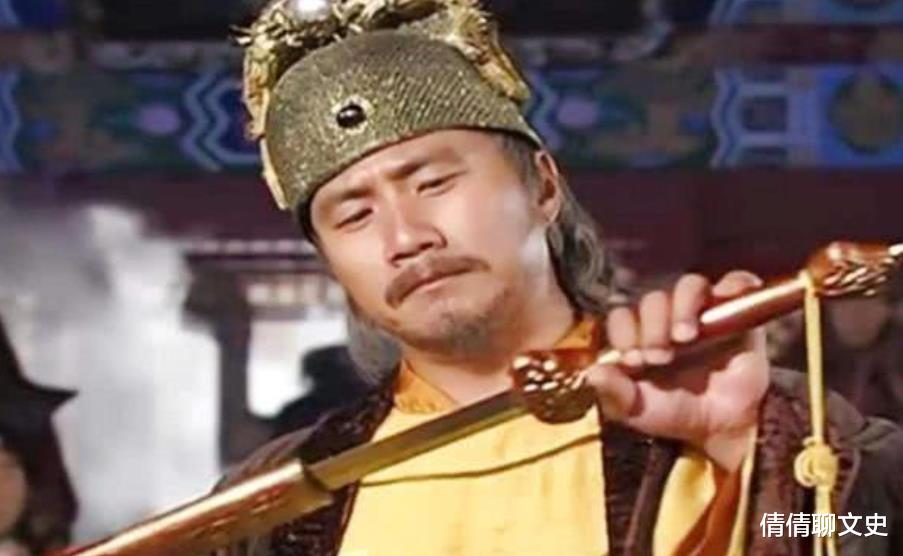 朱元璋|朱元璋对功臣说：你儿子的佩剑不错，功臣砍下儿子首级，随后自杀