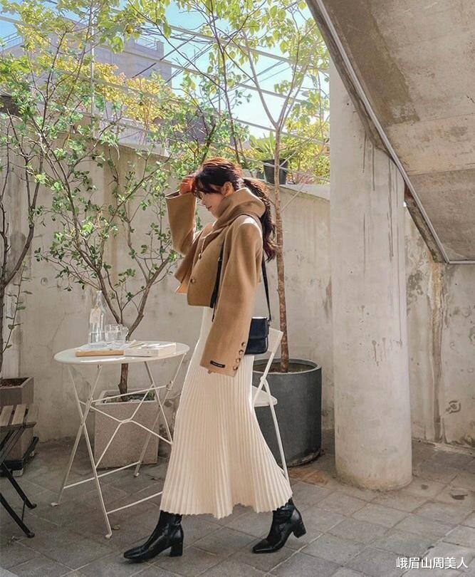 峨眉山周美人 建议四五十岁的女人，尽量不要穿阔腿裤！其实这些下装更时髦