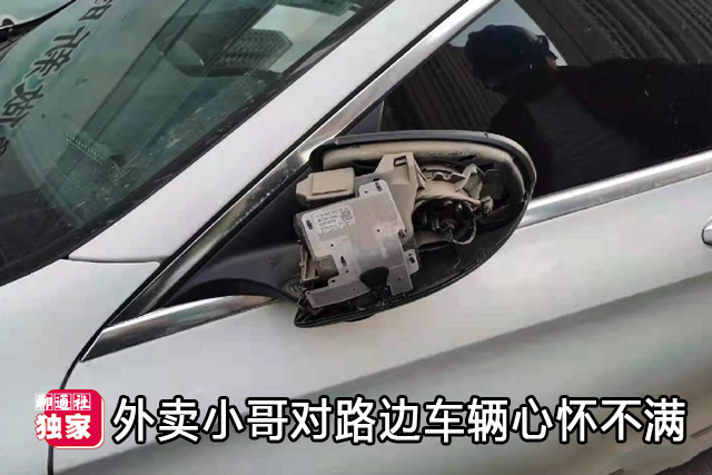 聊通社 山东济南，外卖小哥不满现状，连砸10辆私家车，家庭状况令人叹息