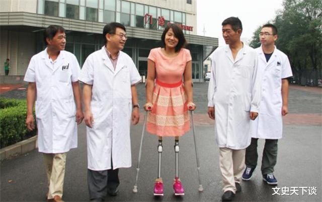 钱红|篮球女孩“穿篮球”，以手当脚走路，20年前感动中国的她如今怎样