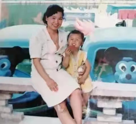 |姚策小时候太幸福，千宠百爱，郭威穿着像是一个“衣服继承者”