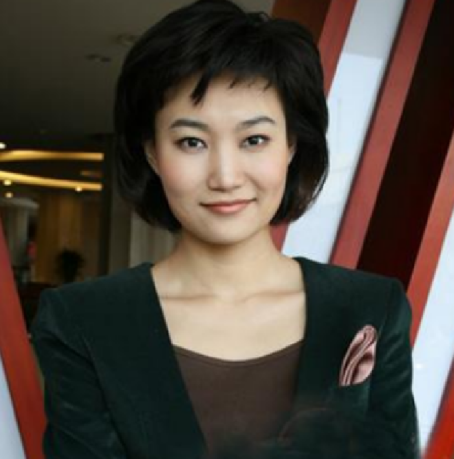 李梓萌|知名央视主播李梓萌，戴假发主持13年，知道她摘下头套长啥样吗？