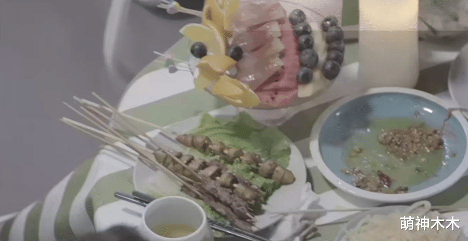 肖战|肖战《青游记》片段曝光，节目中疑遭刁难冷待，唯有贾玲对他友好